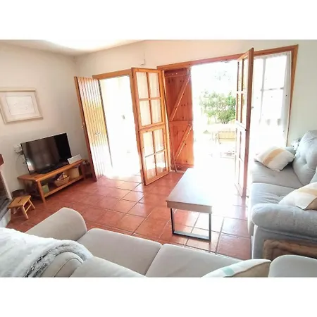 Casa Pareada Con Piscina En La Costa Dorada *